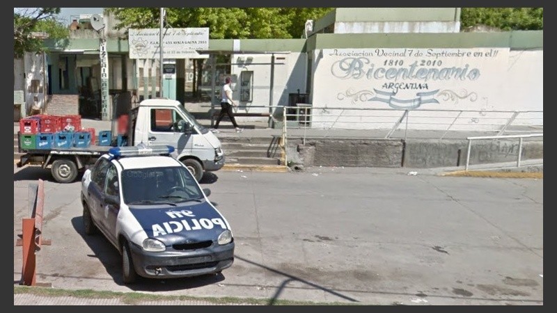 La subcomisaría está situada en Ayala Gauna al 7900.