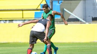 Teo anotó el gol canalla en el primer amistoso.
