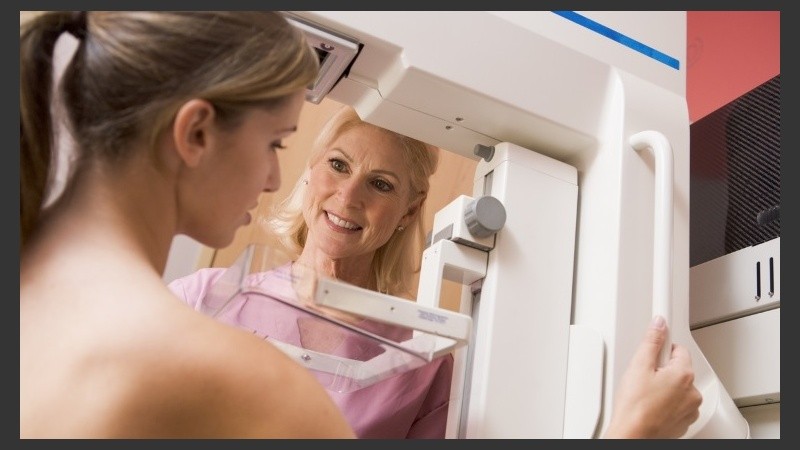 La Mamografía Sintetizada permite adquirir múltiples imágenes de cada mama.
