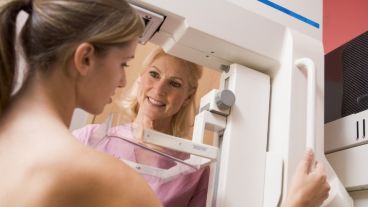 La Mamografía Sintetizada permite adquirir múltiples imágenes de cada mama.