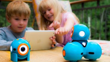 Dash and Dot son dos robots para aprender programación.