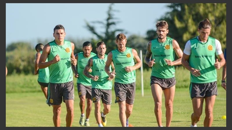 Mientras tanto, el plantel entrena.