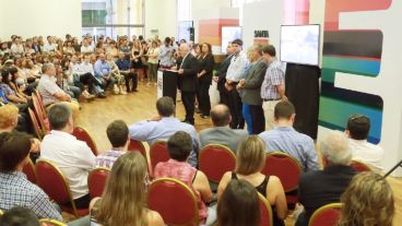 Lifschitz y compañía durante la presentación del plan.