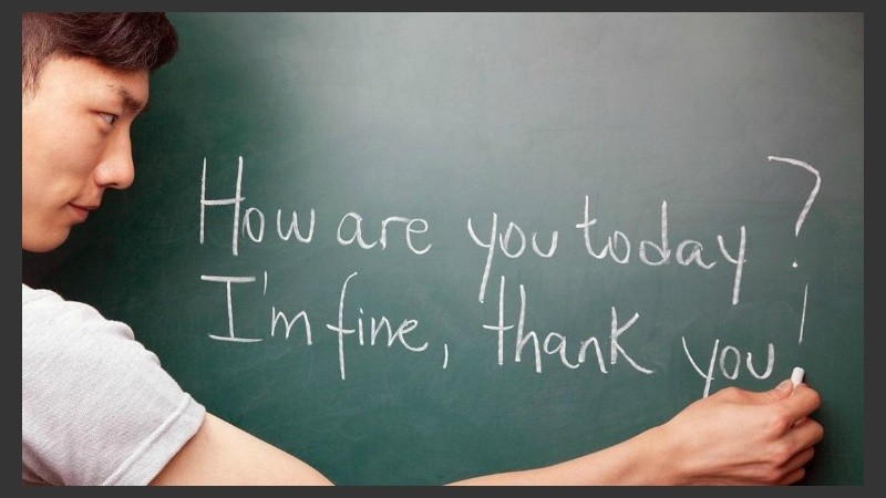 Cuenta con trabajos en equipo, tutorías, exámenes de práctica, lecturas libres y ejercicios.