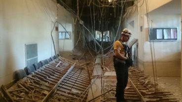 El techo colapsó este jueves en uno de los pasillos de Tribunales.