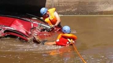 La perra que también iba en el auto está desaparecida.