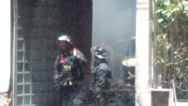 Varias dotaciones de bomberos trabajaron en el lugar.