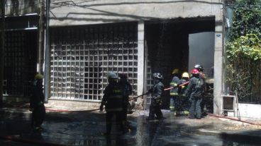 Varias dotaciones de bomberos trabajaron en el lugar.