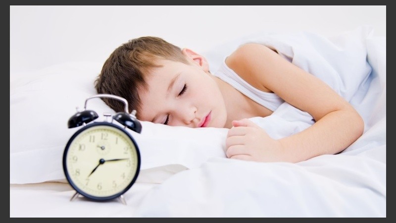 El desequilibrio durante la noche entre el tiempo de producción de orina y de la capacidad de la vejiga es la causa de la Enuresis.