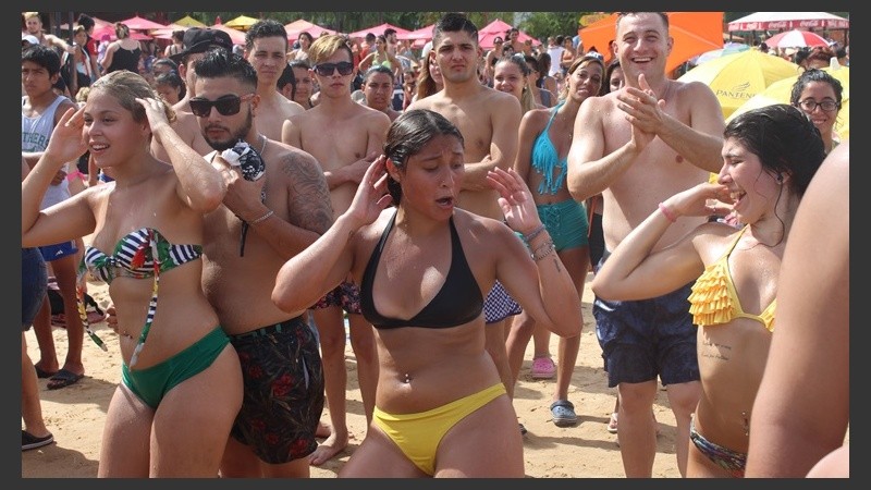 El público cantó y bailó durante toda la tarde.