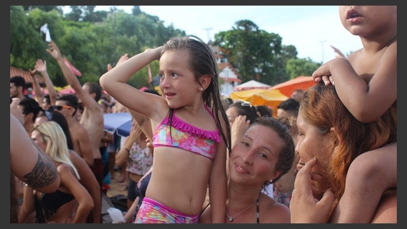 El público cantó y bailó durante toda la tarde.