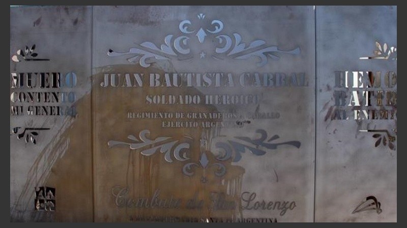 El monumento vandalizado en San Lorenzo.