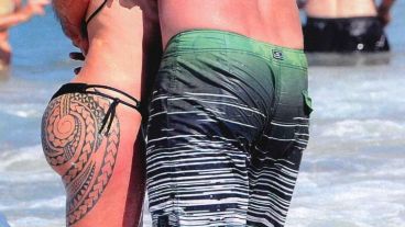 Una cola tatuada en el verano marplatense.