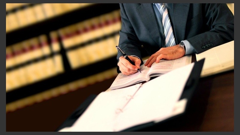 El ciclo lectivo comienza en marzo y se cursa los viernes de 17 a 22, y los sábados de 9 a 14.