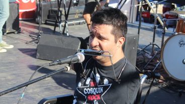 Pancho Chevez tocó un tema con Chicos Vaca.