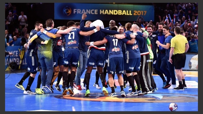 La alegría de los galos, que celebraron ante su gente en París-Bercy.