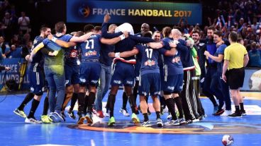 La alegría de los galos, que celebraron ante su gente en París-Bercy.