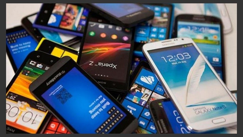 El delincuente se había hecho de una gran cantidad de teléfonos. 