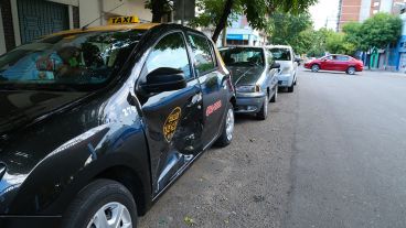 Así quedó el taxi implicado en el choque.