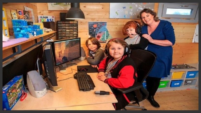 Mas pantallas, menos pizarrón. La propuesta de una madre británica