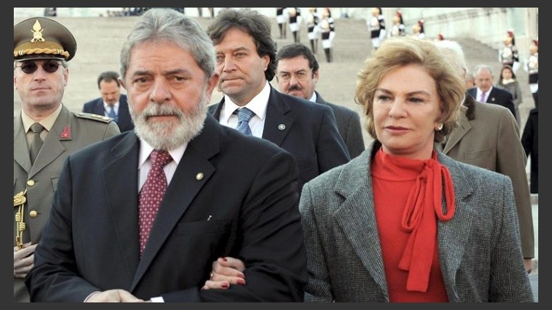 Lula acompañado de su mujer durante un acto.