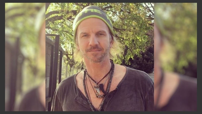 “La única mentira que mi viejo me dijo un día duró casi cuarenta años. Me aseguró que nunca moriría.