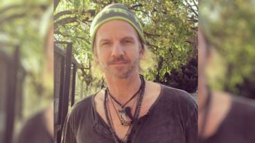 “La única mentira que mi viejo me dijo un día duró casi cuarenta años. Me aseguró que nunca moriría.", escribió el actor en el posteo.