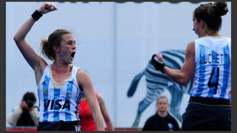 Rebecchi, festejando uno de sus tantos goles con Las Leonas