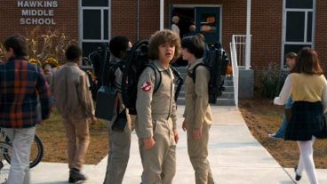 "Algo muy siniestro acecha bajo la superficie y todo Hawkins corre peligro" se advierte el avance.