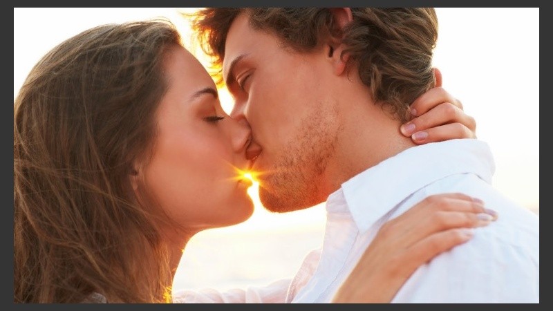 Se celebra el 13 de abril el Día del Beso. 