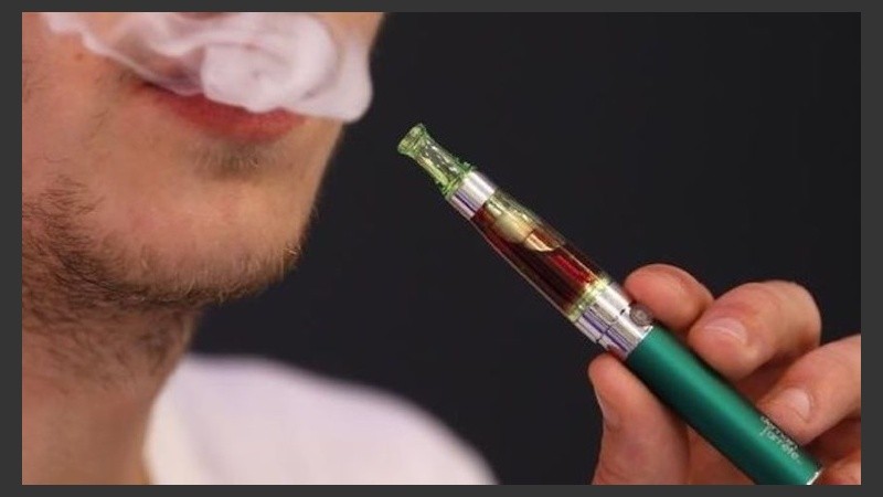 Desmienten que el cigarrillo electrónico ayude a dejar el tabaco. 