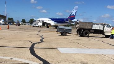 "Las mismas calles de rodaje agrietadas y el mismo tractor para remolcar aviones”, se quejó Giuliano.