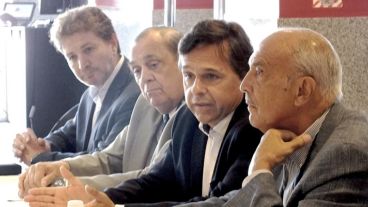 Las autoridades se reunieron este lunes en Fisherton.