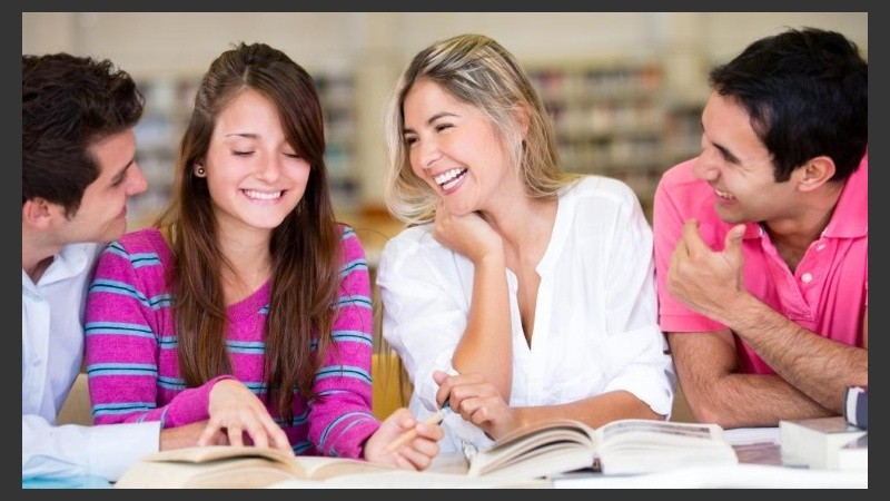 Es conveniente que estudies solo los primeros días y te unas a un grupo de estudio o formes uno los últimos dos días.