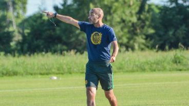 El técnico de Central, en pleno entrenamiento