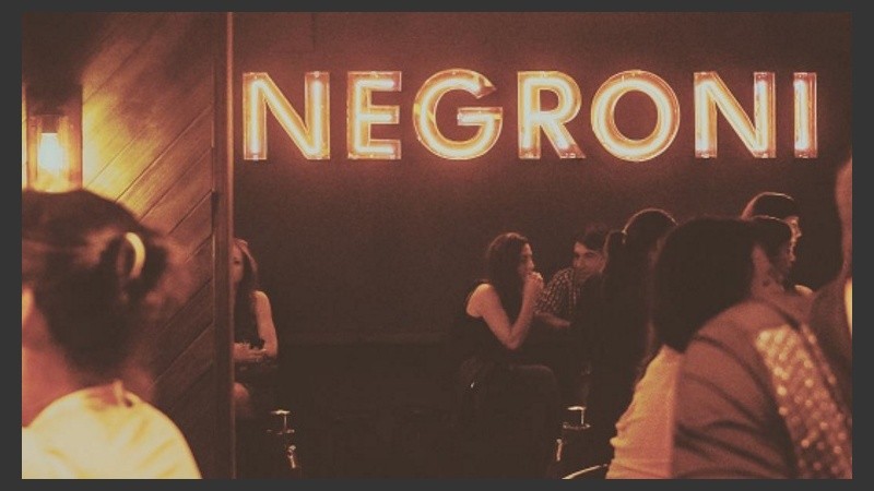 Negroni está ubicado en Bv. Oroño 90 bis. 