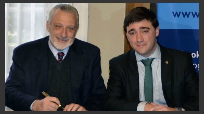 El ministro Silberstein junto a Matías Figueroa Escauriza, de Asuntos Registrales .