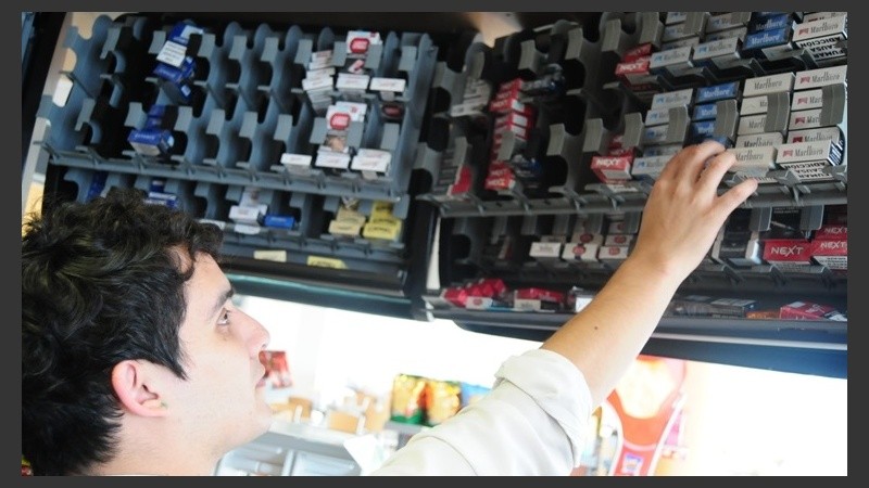 Desde el viernes los cigarrillos se venderán con aumento