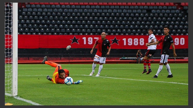 Formica tuvo una clara en el primer tiempo. La Lepra no pudo convertir.