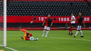 Formica tuvo una clara en el primer tiempo. La Lepra no pudo convertir.