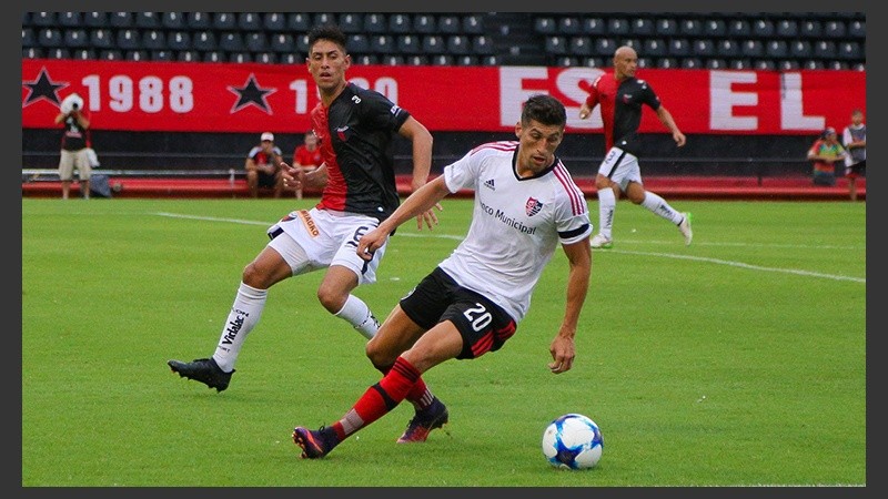 Sin goles terminó el encuentro en una tarde lluviosa.