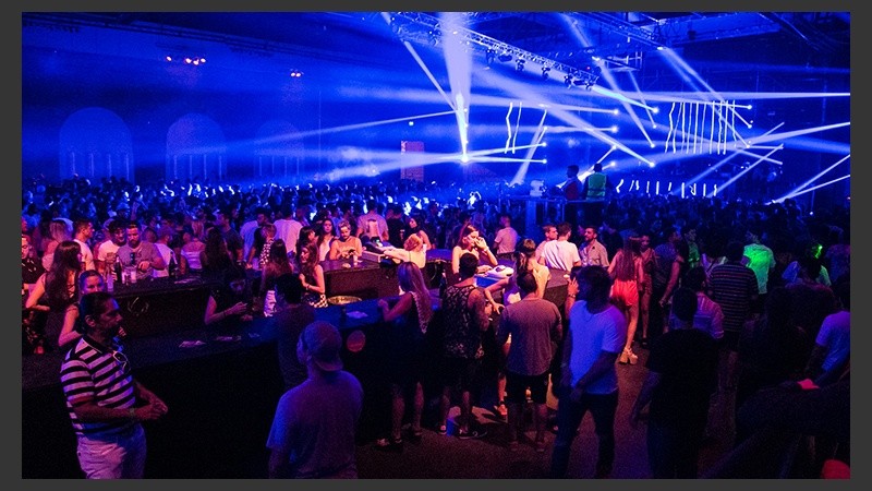 Color y música en un evento sumamente vigilado.