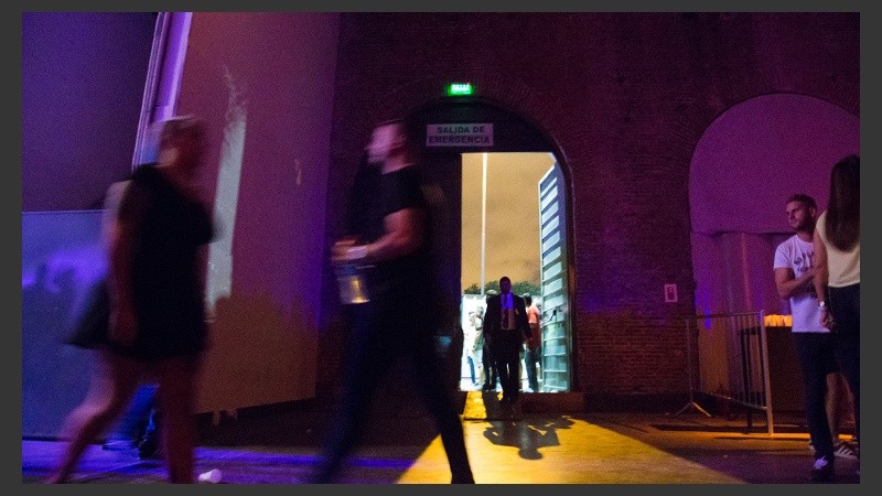 Una de las tantas salidas de emergencias disponibles en el lugar.. 