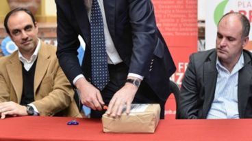 Jorge Henn le envió una carta a José Corral.