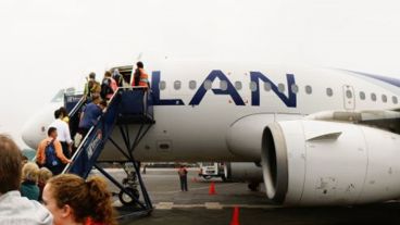 El avión pudo partir este domingo a la mañana