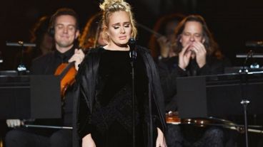 Adele en el momento del error.