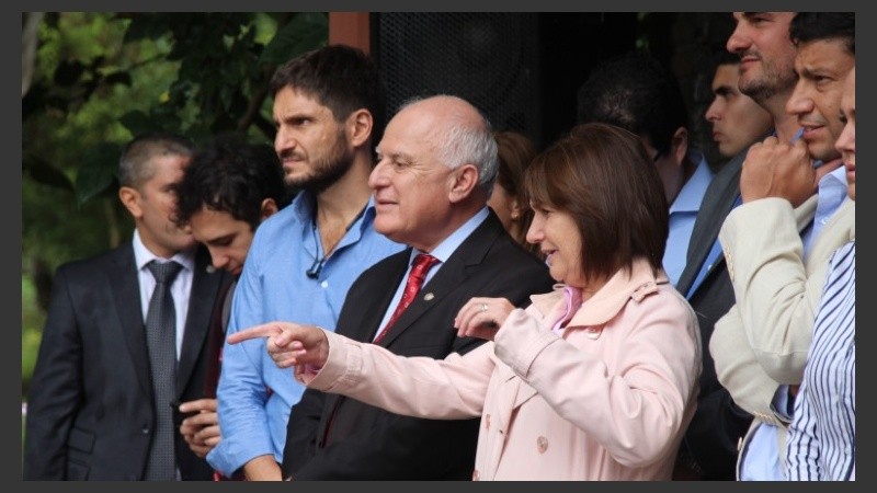 Los funcionarios estuvieron en el depósito judicial de Francia al 5200.