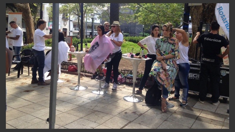 Muchas personas donaron sangre y pelo en la Plaza Pringles.