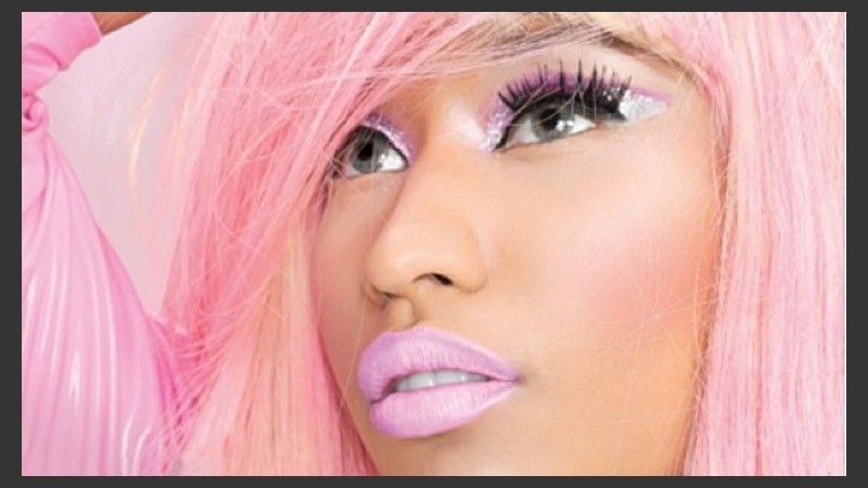 Nicky Minaj casi siempre prefiere un make up súper exagerado.