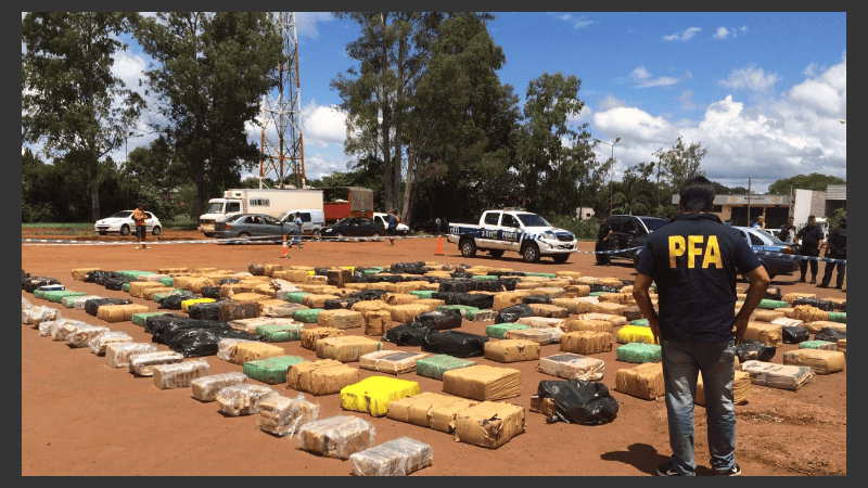 Secuestraron 7 toneladas de sandía con marihuana en su interior.